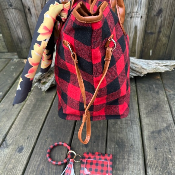 ❤️NEW BUFFALO PLAID TOTE BAG PURSE w/ CREDIT CARD ID BANGLE WRISTLET & TASSEL❤️ - Picture 9 of 9